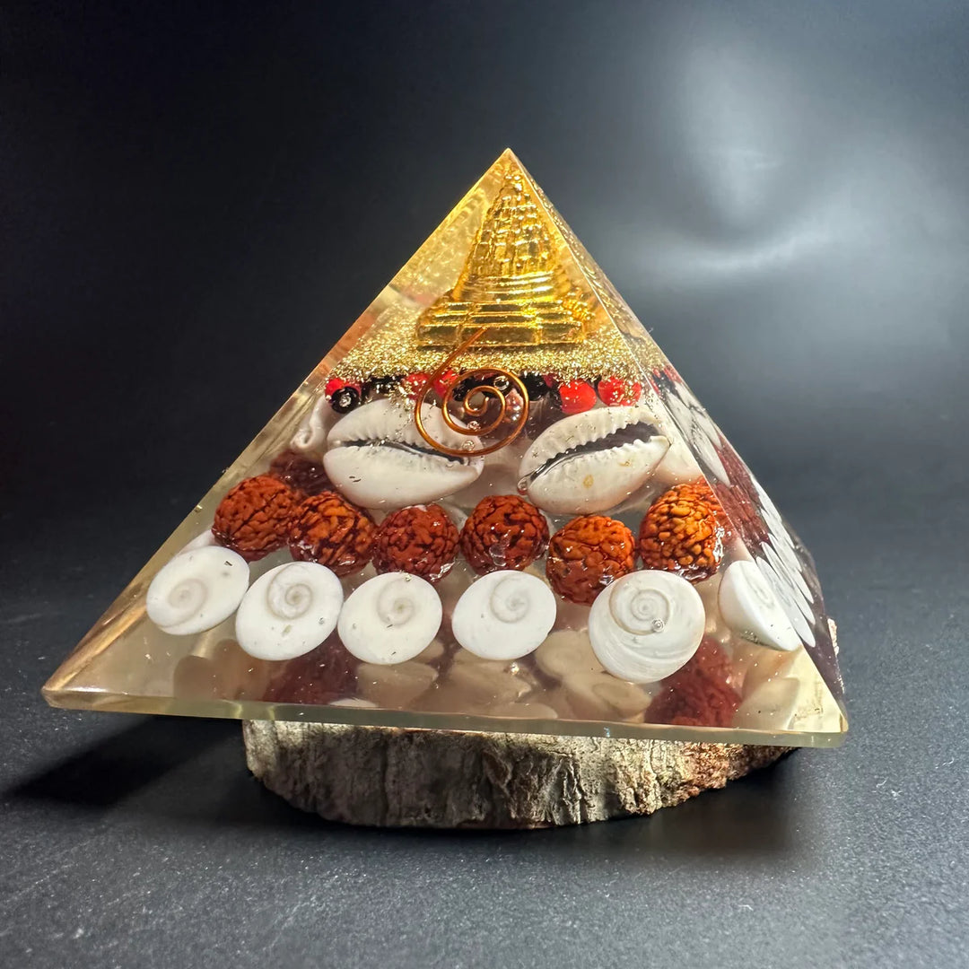 Laxmi Pyramid - Shree Yantra Gomti Chakra